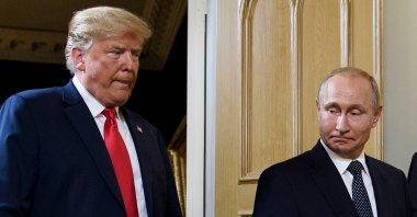 U.S. President Donald Trump (L) and Russian President Vladimir Putin arrive for a meeting in Helsinki, Finland, July 16, 2018. (AFP Photo)