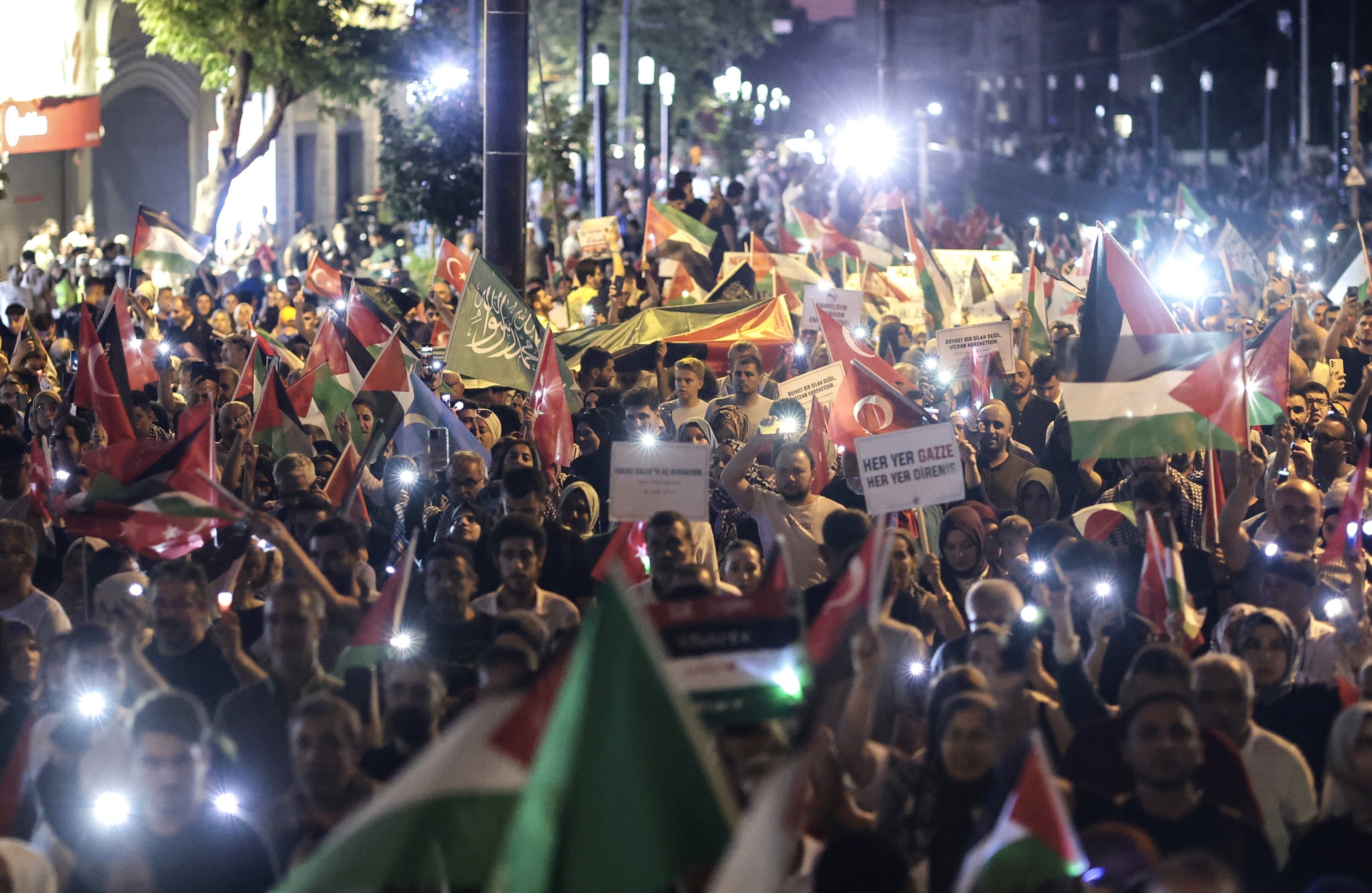 Thousands attend Istanbul night rally to protest Gaza genocide