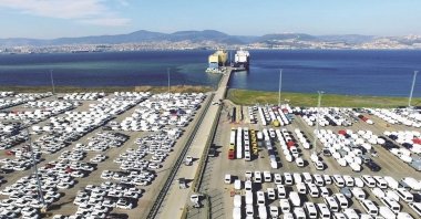 An aerial view of vehicles in Bursa, northwestern Türkiye, Aug. 9, 2025. (IHA Photo)
