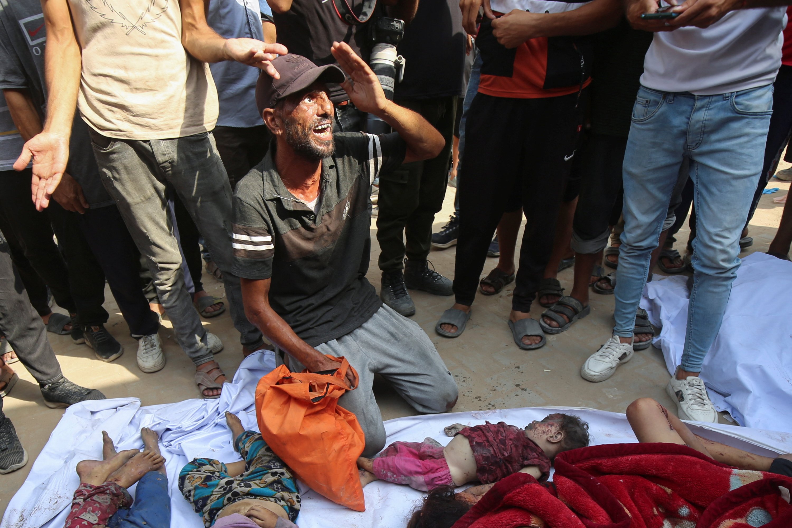 Madonna urges Pope to visit Gaza, act to save starving children