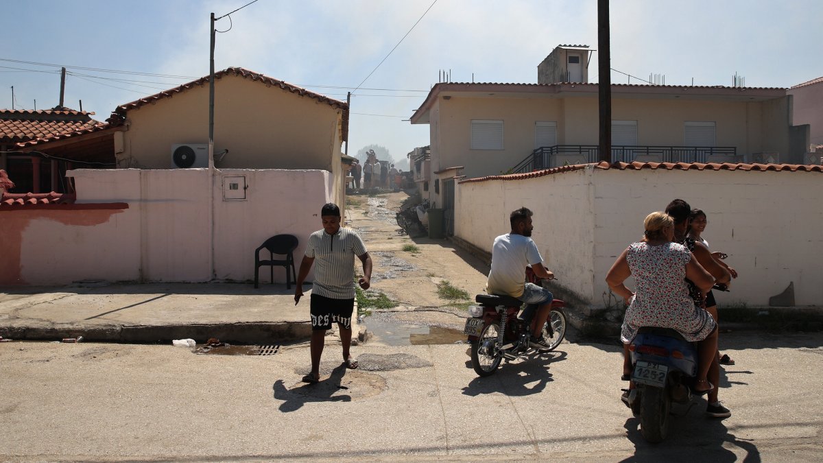 People are seen as wildfires take place in Komotini (Gümülcine), Western Thrace, Greece, Aug. 8, 2025 (AA Photo)
