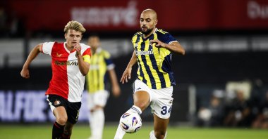 Fenerbahçe&#039;s Sofyan Amrabat (R) in action with Feyenoord&#039;s Sem Steijn during the UEFA Champions League third qualifying round, 1st leg match, Rotterdam, Netherlands, Aug. 6, 2025. (EPA Photo)