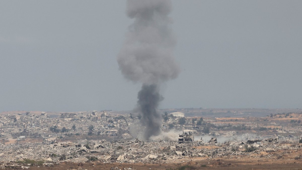 Smoke rises from destroyed buildings following an Israeli airstrike inside Gaza, as seen from the Israeli side, near the border with the Gaza Strip, Aug. 12, 2025. (EPA Photo)