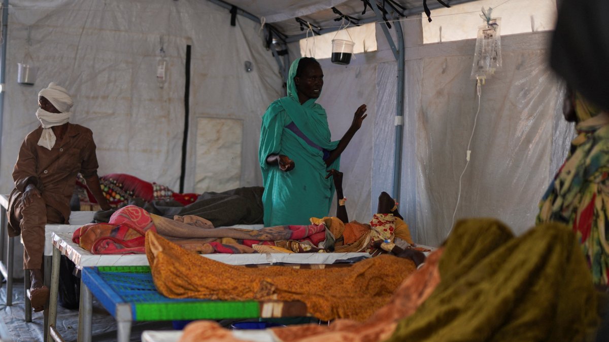 Sudanese cholera patients are treated at a United Nations-run makeshift clinic, Tawila, North Darfur, Sudan, Aug. 5, 2025. (Reuters Photo)
