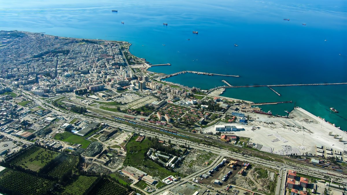 An aerial view of Iskenderun district in Hatay province, southern Türkiye, May 22, 2022. (Shutterstock Photo)