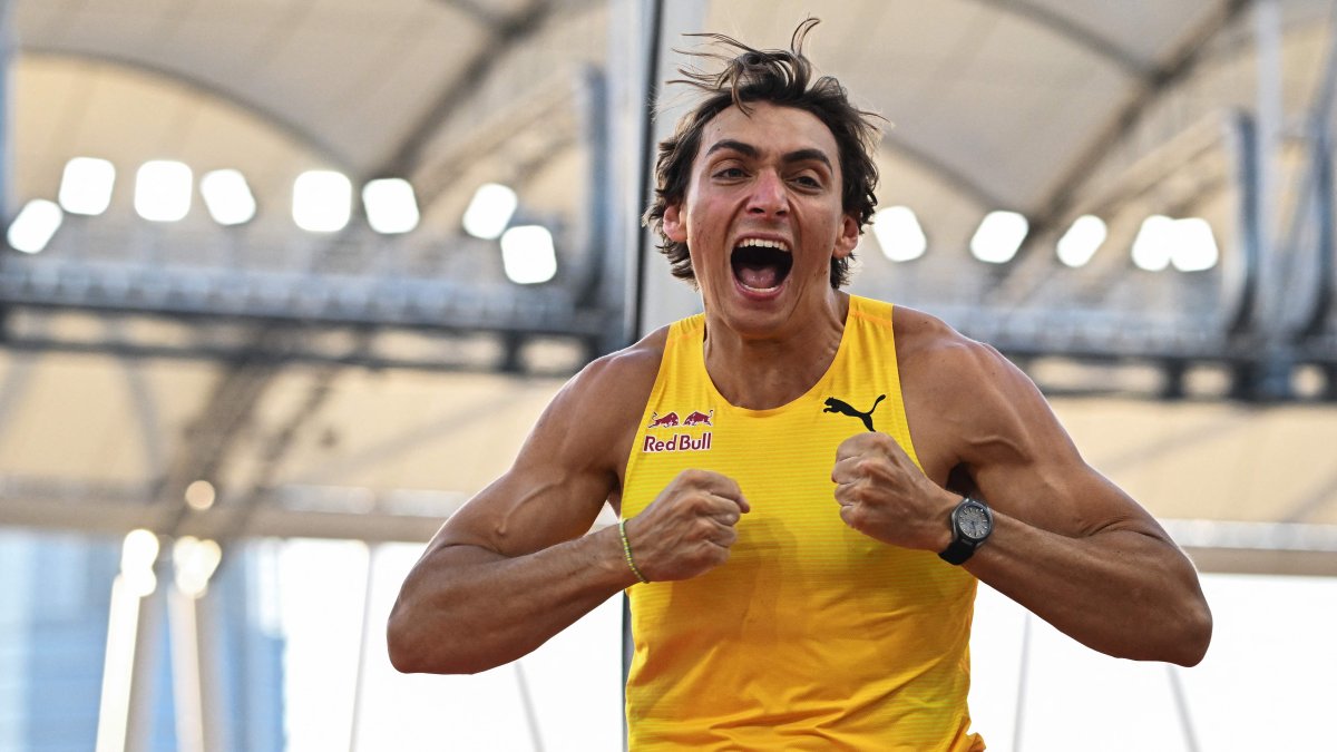 Sweden's Armand Duplantis celebrates after setting a new pole vault world record at 6,29m during the men's pole vault event of the Hungarian Athletics Grand Prix, Budapest, Hungary, Aug. 12, 2025. (AFP Photo)