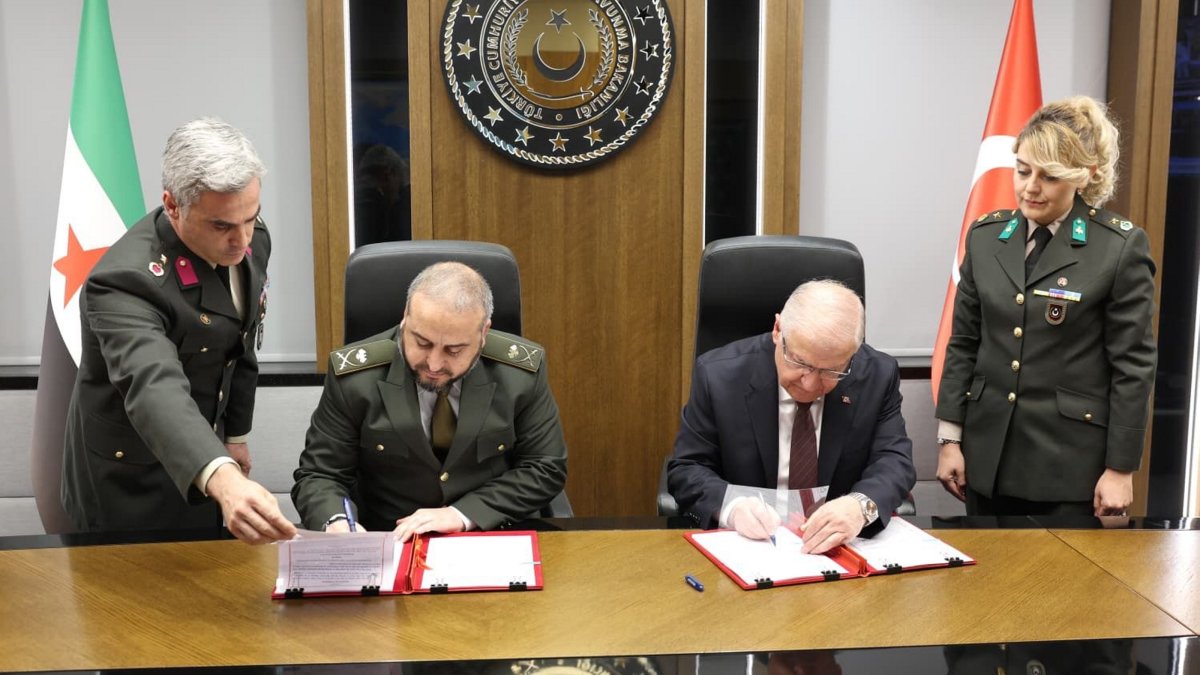 The defense ministers of Türkiye and Syria sign an MoU on defense at the ministry, Ankara, Türkiye, Aug.13, 2025 (AA Photo)