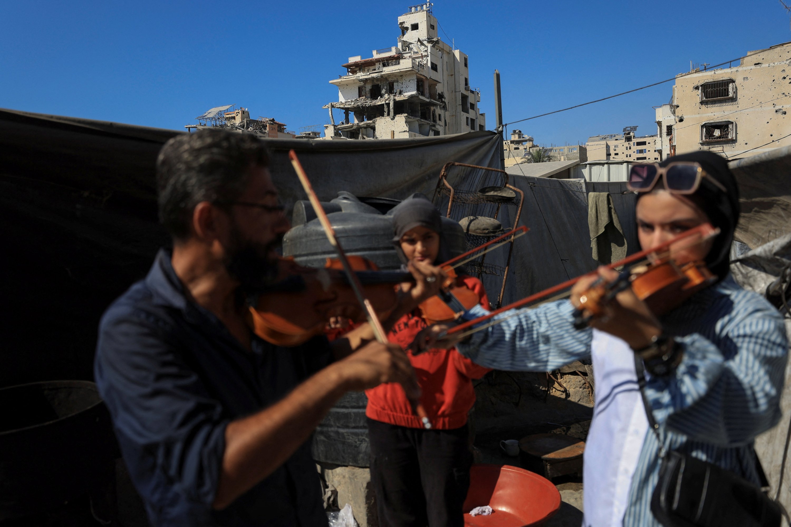 Mladi glasbeniki v Gazi s pesmijo ohranjajo upanje sredi vojne