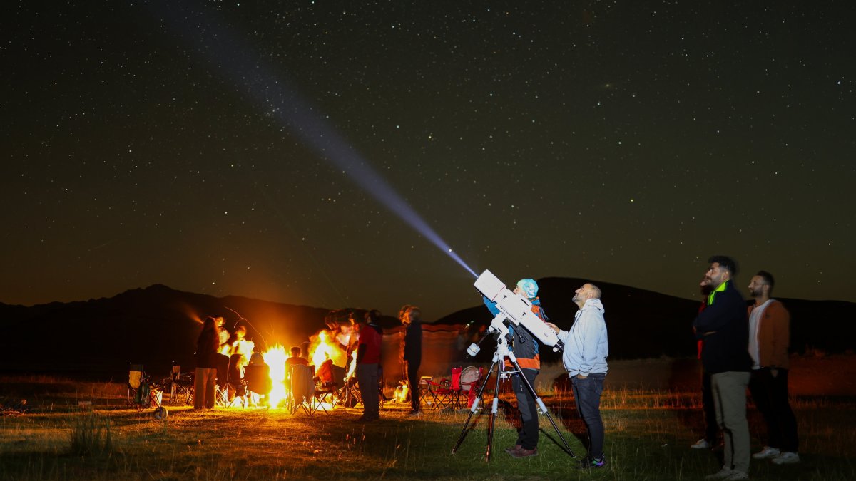 Skywatchers gather on Alandeşt Plateau to watch the Perseid meteor shower, Van, eastern Türkiye, Aug. 13, 2025. (AA Photo)