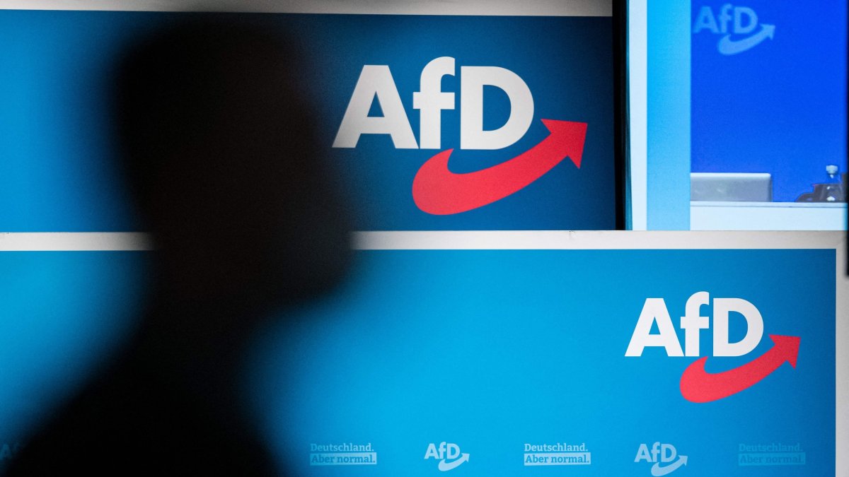 The logo of Germany&#039;s far-right Alternative for Germany (AfD) party during a congress in Dresden, eastern Germany, April 11, 2021. (AFP File Photo)