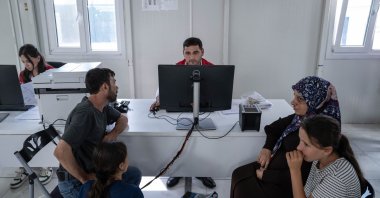 Syrian refugees are seen at the migration directorate&#039;s Arnavutköy office, Istanbul, Aug. 13, 2025 (AA Photo)