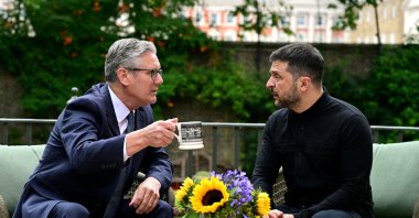 Britain&#039;s Prime Minister Keir Starmer (L) talks with Ukraine&#039;s President Volodymyr Zelenskyy in the garden of 10 Downing Street in central London, Britain, Aug. 14, 2025. (Reuters Photo)