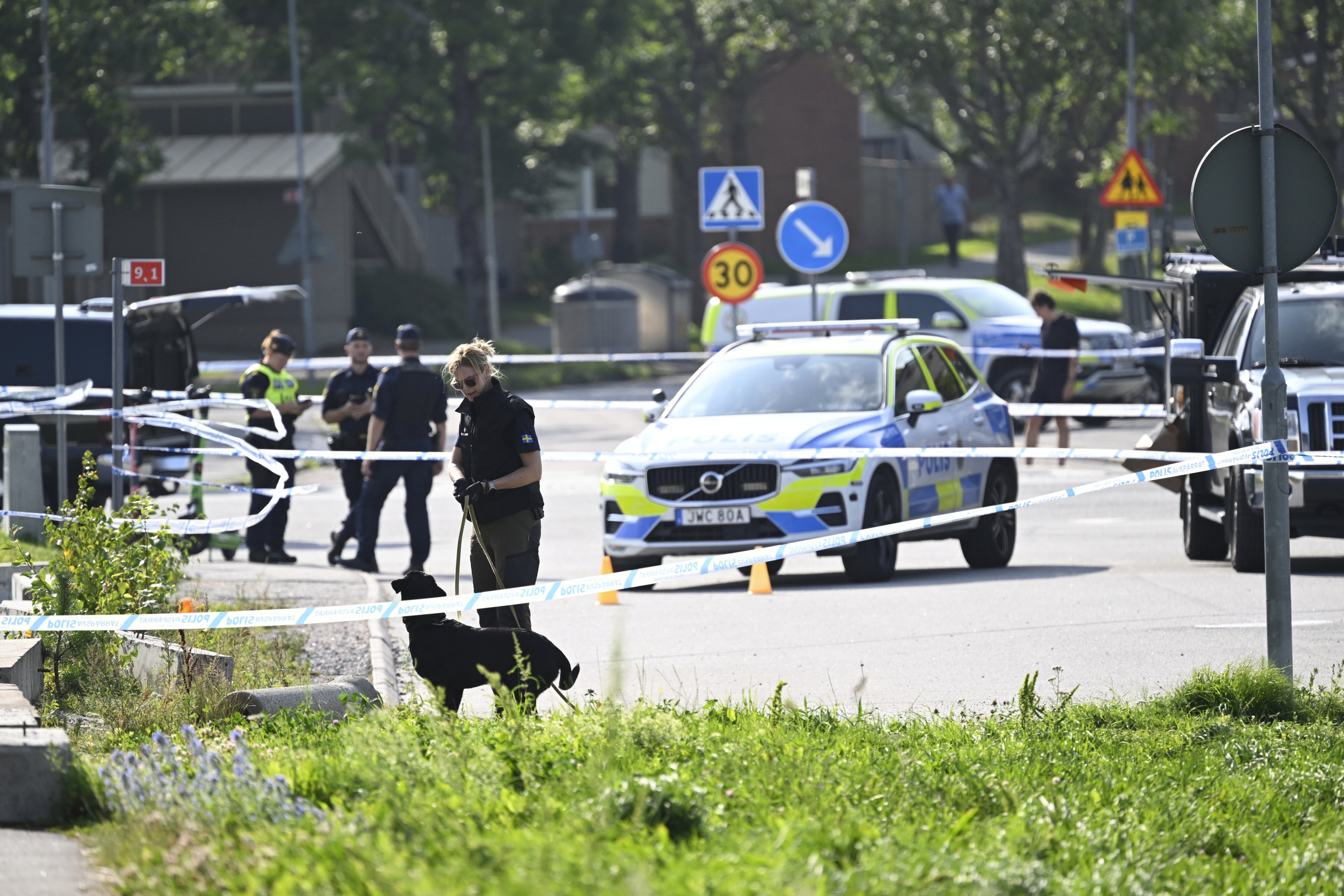 2 people wounded after shooting near mosque in Sweden