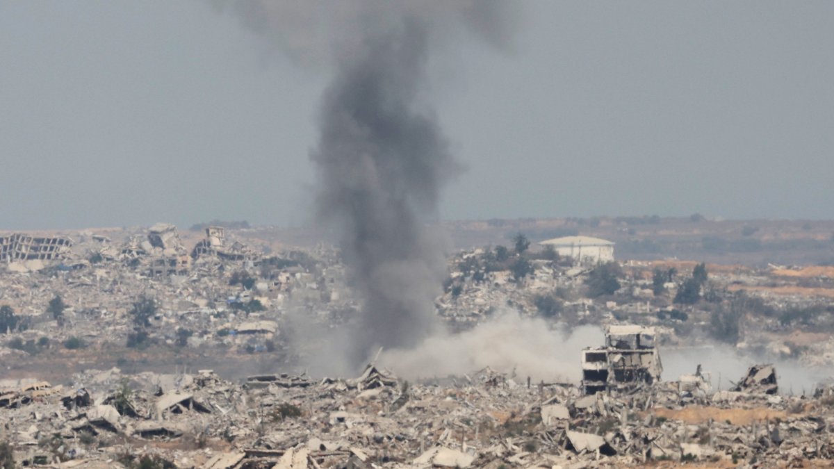 Smoke rises from destroyed buildings following an Israeli airstrike inside Gaza, as seen from the Israeli side, near the border with Gaza Strip, in southern Israel, Aug. 12, 2025. (EPA Photo)
