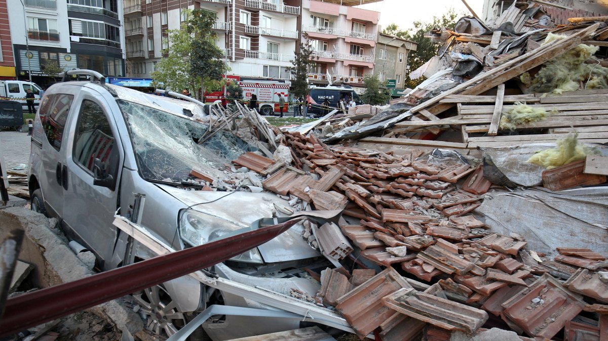 A damaged vehicle lies under the rubble of a collapsed building after an earthquake in Sındırgı in the western Balıkesir province, Türkiye, Aug. 11, 2025. (Reuters Photo)
