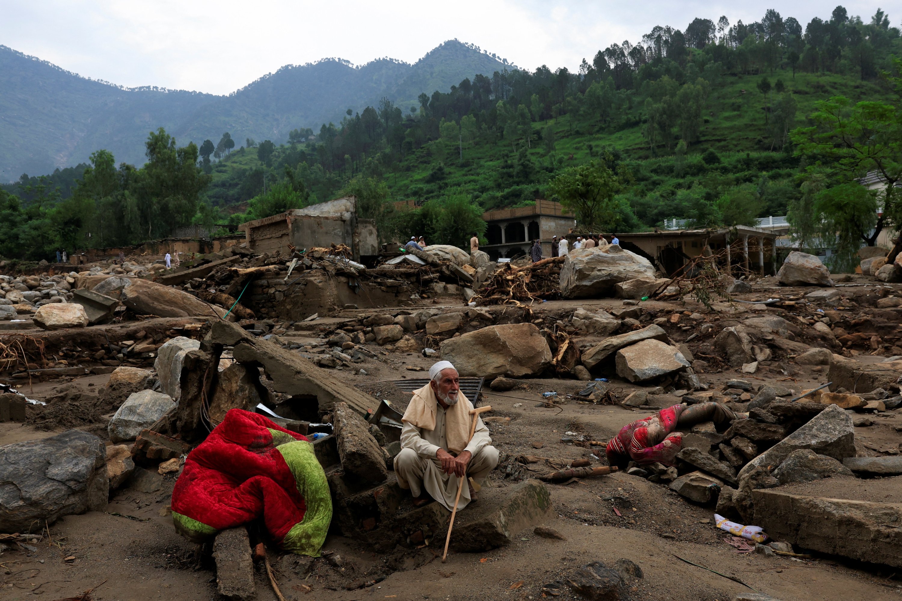 Hopes for survivors wane after deadly Pakistan landslides, flooding