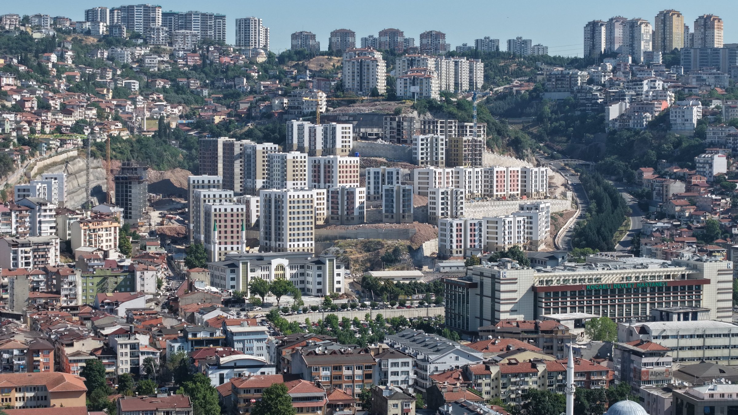 An aerial view of earthquake-resistant housing and reinforced public buildings following 26 years of urban transformation, Gölcük, Kocaeli, Türkiye, Aug. 16, 2025. (AA Photo)