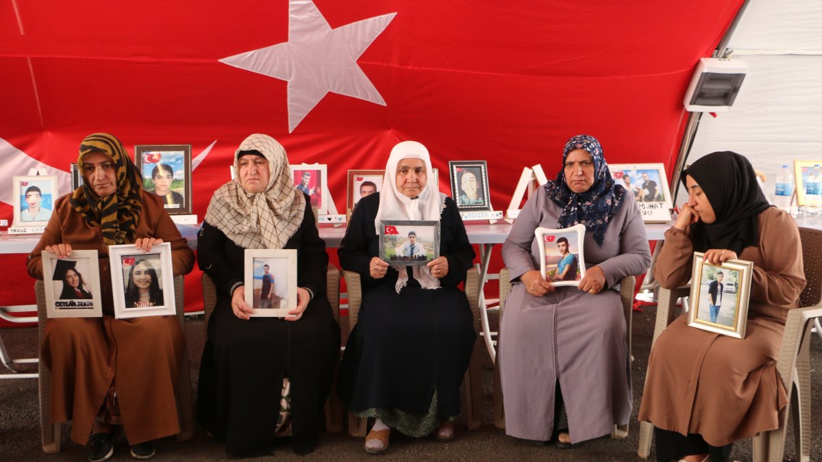 &quot;Diyarbakır Mothers&quot; in their sit-in protest in Diyarbakır, southeastern Türkiye, Aug. 7, 2025. (İHA Photo)
