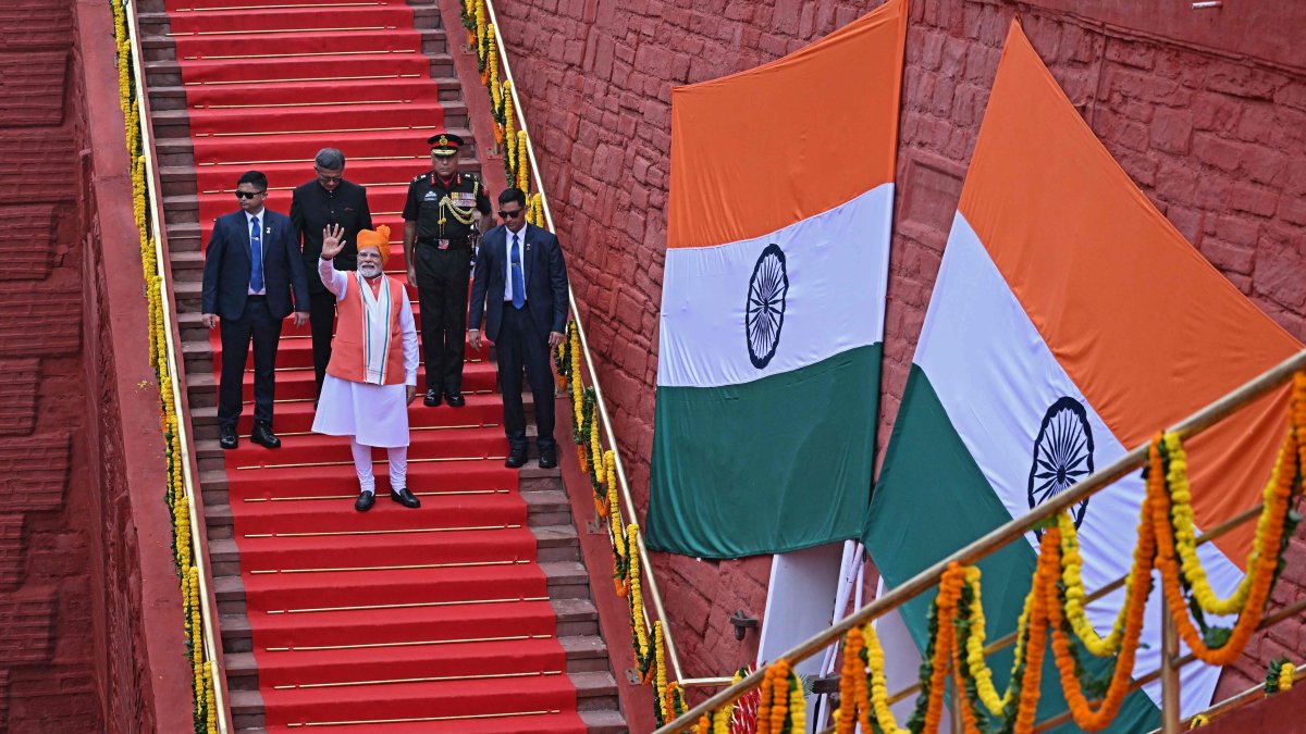 India's Prime Minister Narendra Modi waves after addressing the nation at the Red Fort during Independence Day celebrations, New Delhi, India, Aug. 15, 2025. (AFP Photo)