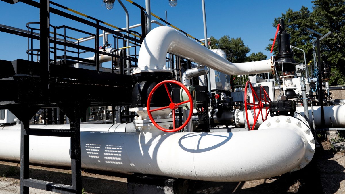 The Druzhba oil pipeline between Hungary and Russia at the Hungarian MOL Group's Danube refinery, Szazhalombatta, Hungary, May 18, 2022. (Reuters Photo)