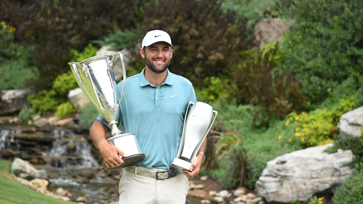 Scottie Scheffler poses with the trophies after winning the BMW Championship golf tournament, Owings Mills, Maryland, U.S., Aug. 17, 2025. (Reuters Photo)