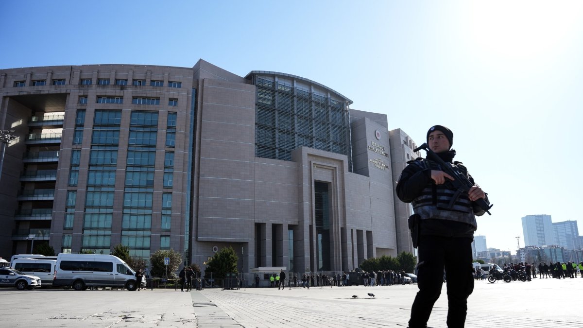 A police officer stands guard outside the Çağlayan courthouse, Istanbul, Türkiye, Feb. 6, 2024. (IHA File Photo)