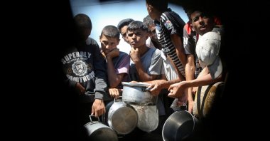 Palestinians wait to receive food from a charity kitchen amid a hunger crisis, in Khan Younis, southern Gaza Strip, Palestine, Aug. 4, 2025. (Reuters Photo)