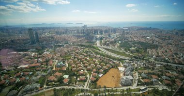 An aerial view of residential buildings in Istanbul, Türkiye. (Shutterstock Photo)