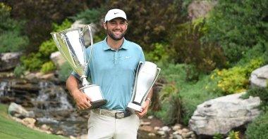 Scottie Scheffler poses with the trophies after winning the BMW Championship golf tournament, Owings Mills, Maryland, U.S., Aug. 17, 2025. (Reuters Photo)