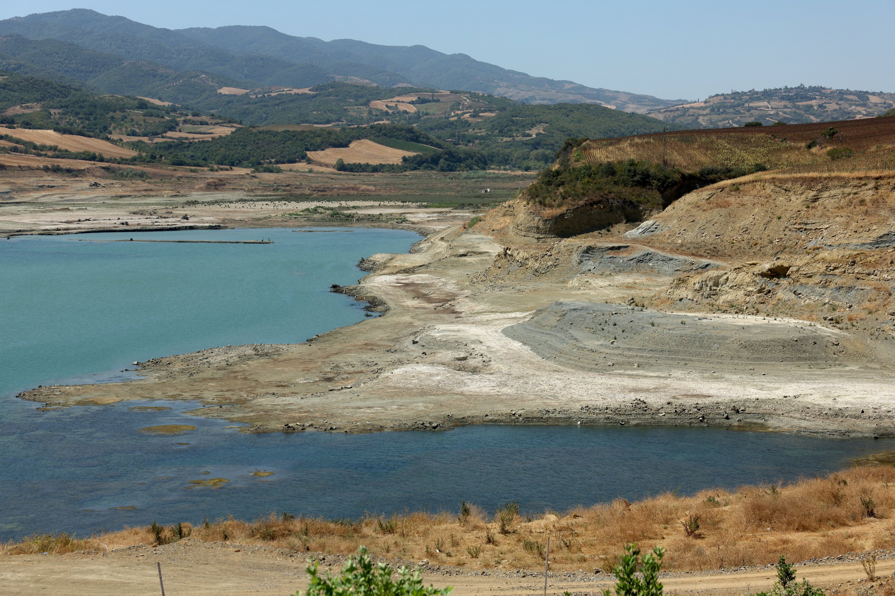 A general view shows low water levels and exposed terrain at Naip Dam, as drought conditions continue to affect water levels, in Süleymanpaşa, northwestern Tekirdağ province, Türkiye, Aug. 11, 2025. (Reuters Photo)