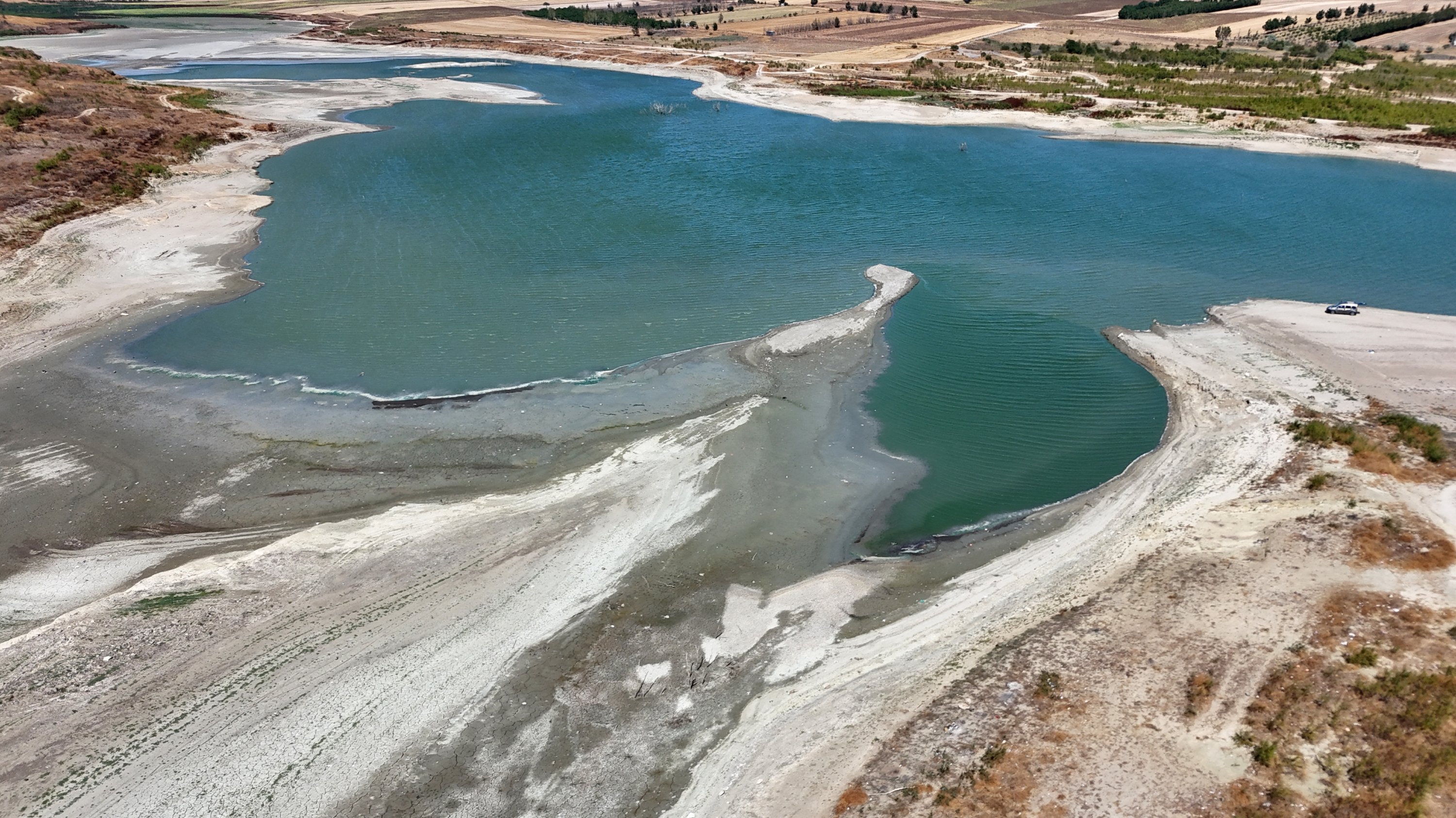 A drone view shows the receding waterline and exposed lakebed in the dried basin of Türkmenli Dam, as drought conditions continue to affect water levels, in Marmaraereğlisi, northwestern Tekirdağ province, Türkiye, Aug. 11, 2025. (Reuters Photo)
