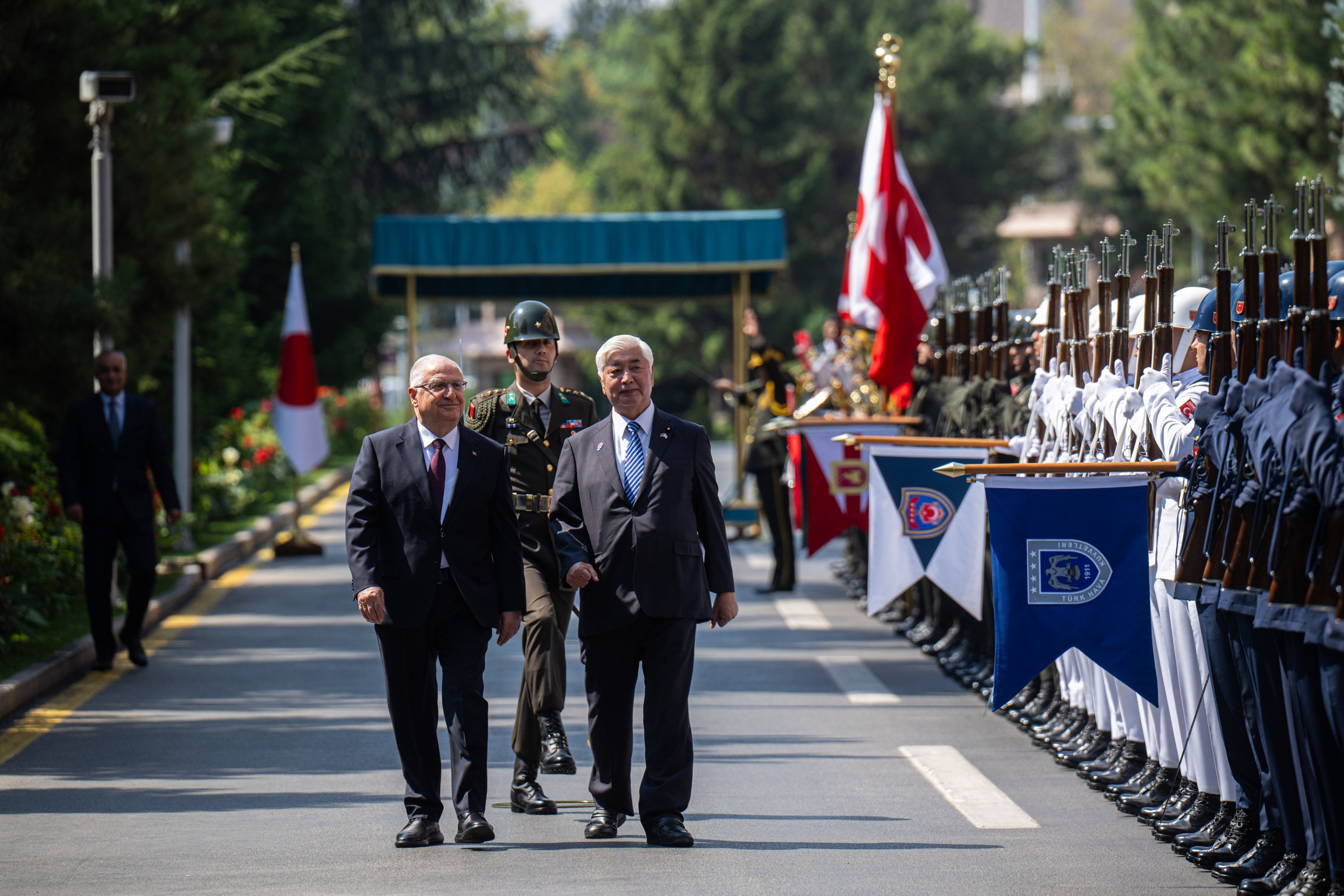 Turkish, Japanese defense ministers discuss cooperation
