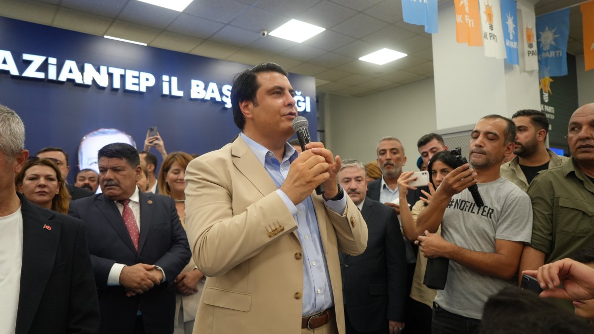 Umut Yılmaz, the mayor of Şehitkamil district, delivers a speech at the AK Party offices after switching from the CHP, Gaziantep, southern Türkiye, Aug. 16, 2025. (İHA Photo)