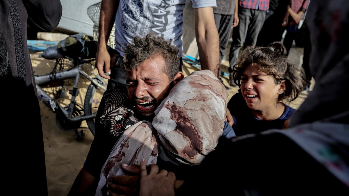 Palestinians mourn relatives killed by Israeli attacks in Gaza City, central Gaza Strip, Palestine, Aug. 19, 2025. (AA Photo)