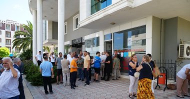 Supporters gather outside the Republican People’s Party (CHP) district office after neighborhood delegate elections descended into fistfights, in Atakum, Samsun, northern Türkiye, Aug. 16, 2025. (IHA Photo)
