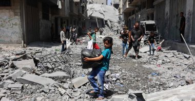 Palestinians salvage items from the rubble of homes destroyed in Israeli strikes on the southern al-Zeitoun neighborhood of Gaza City, Palestine, Aug. 19, 2025. (AFP Photo)