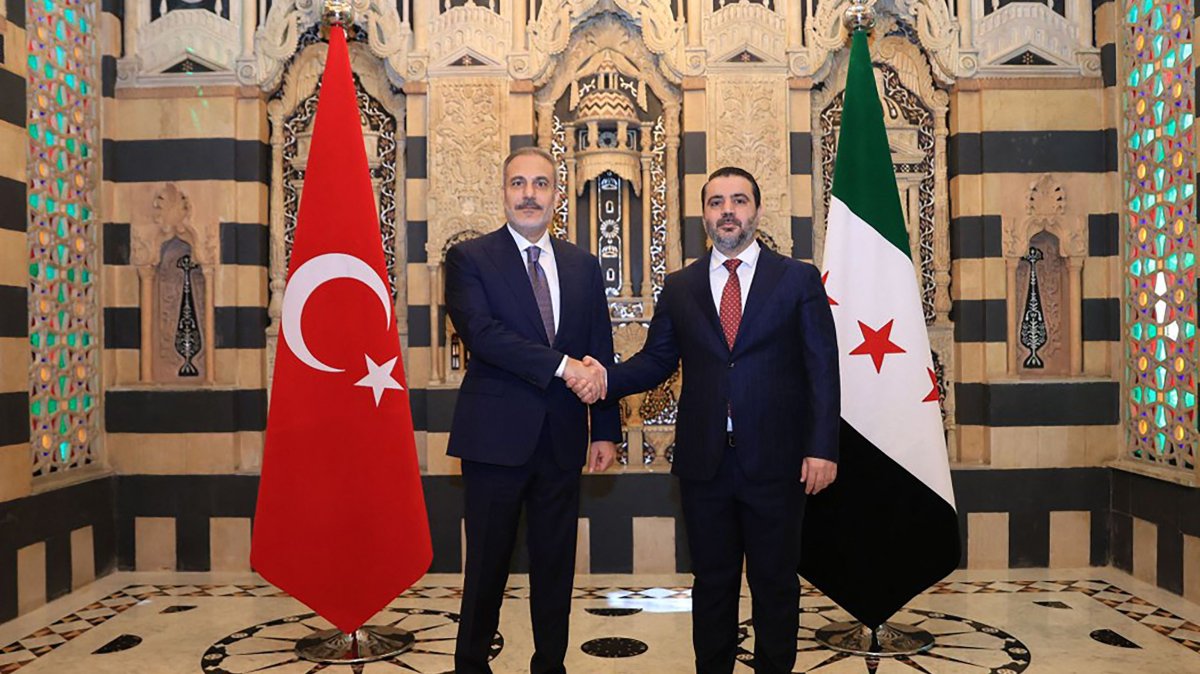 A handout picture released by the official Syrian Arab News Agency shows Syrian Foreign Minister Asaad al-Shibani (R) welcoming his Turkish counterpart Hakan Fidan, Damascus, Syria, Aug. 7, 2025. (AFP Photo)