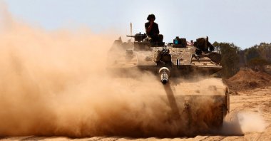 Israeli troops drive a tank near Israel&#039;s border fence with the Gaza Strip, Palestine, Aug. 19, 2025. (AFP Photo)