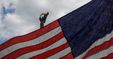 A U.S. flag flies at a makeshift memorial to fallen defenders of Ukraine, near the Independence Monument at the Independence Square in Kyiv, Ukraine, Aug. 20, 2025. (Reuters Photo)