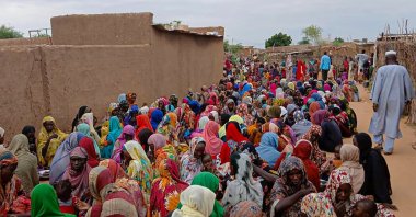 Sudanese residents gather to receive free meals in Al Fasher, a city besieged by Sudan&#039;s paramilitary Rapid Support Forces (RSF) for more than a year, in Darfur region, Aug. 11, 2025. (AFP Photo)