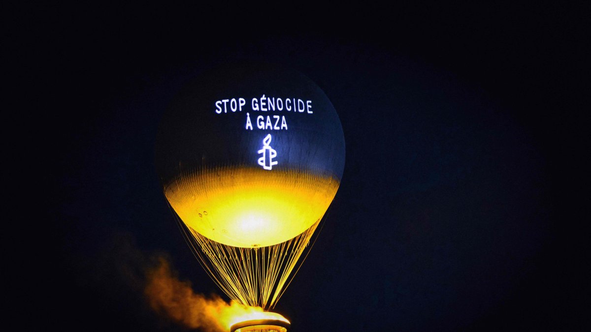 A message reading &quot;Stop genocide in Gaza&quot; is projected onto the Paris 2024 Olympic cauldron as it flies above the Tuileries Gardens during an action by Amnesty International, Paris, France, July 26, 2025. (AFP Photo)