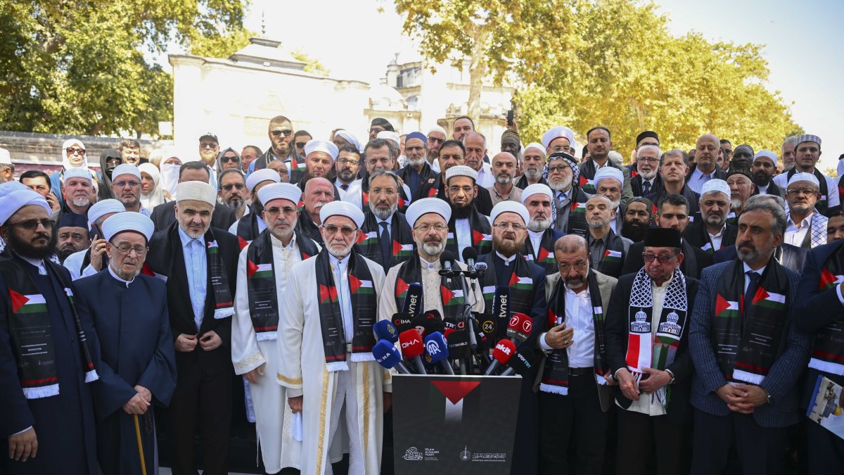 International Union of Muslim Scholars (IUMS) and the Foundation for Islamic Scholars in Türkiye hold a news conference ahead of the 8-day conference on Gaza, in Istanbul, Aug. 22, 2025. (AA Photo)