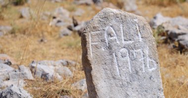 A grave on the Tahtalı Plateau marks the resting place of a nomadic herder in Kahramanmaraş, Türkiye, Aug. 22, 2025. (IHA Photo) 