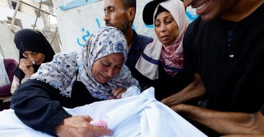 Mourners react during the funeral of Palestinians killed by Israeli fire while trying to receive aid at Al-Shifa Hospital, Gaza City, Palestine, Aug. 22, 2025. (Reuters Photo)
