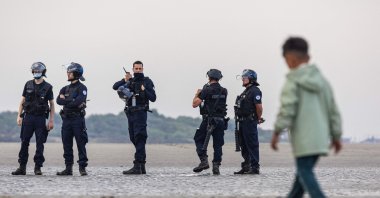 French police officers stand off the beach of Gravelines, northern France, Aug. 12, 2025. (AFP File Photo)