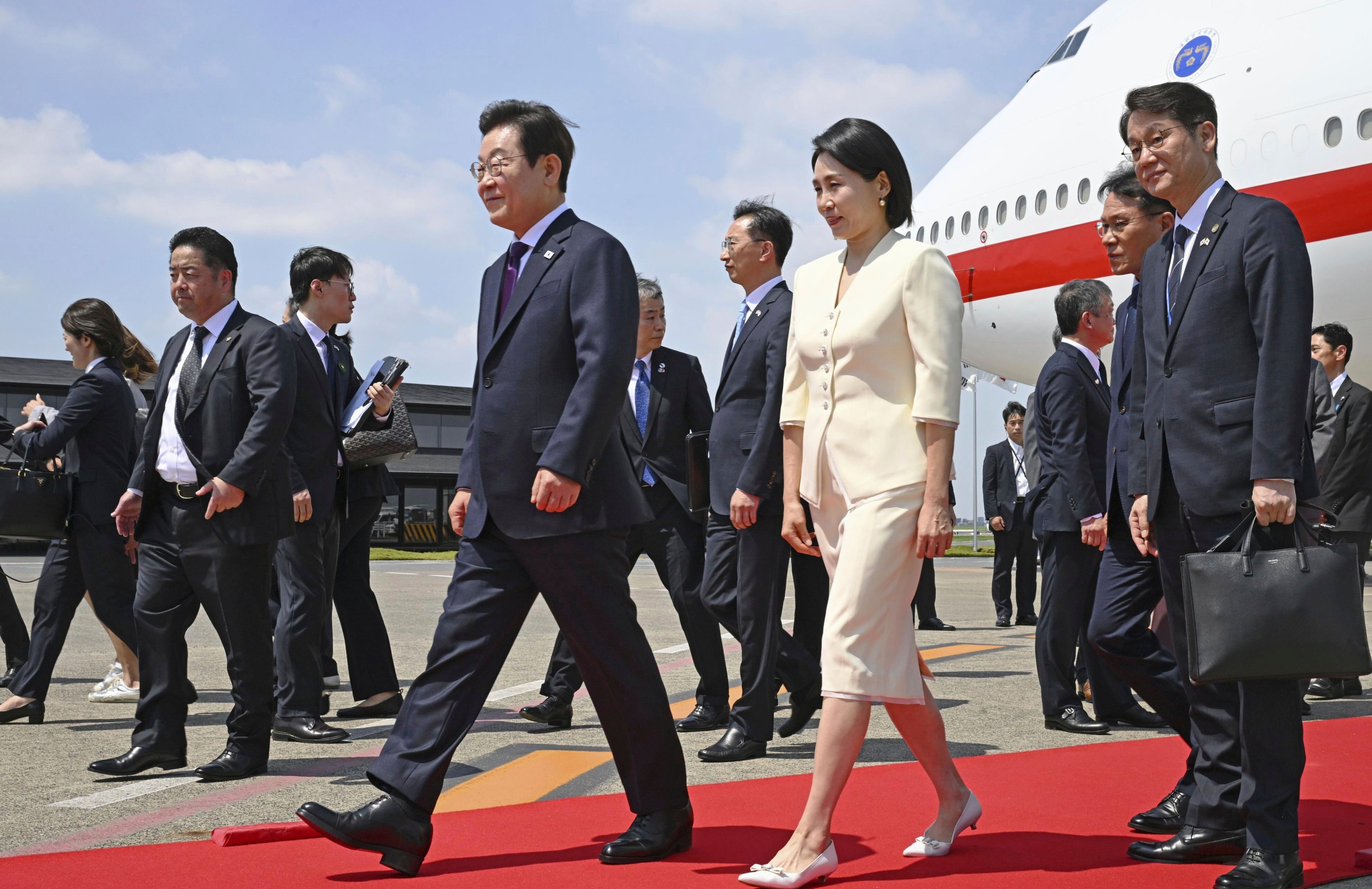 Lee looks to boost South Korea-Japan ties before Trump meeting