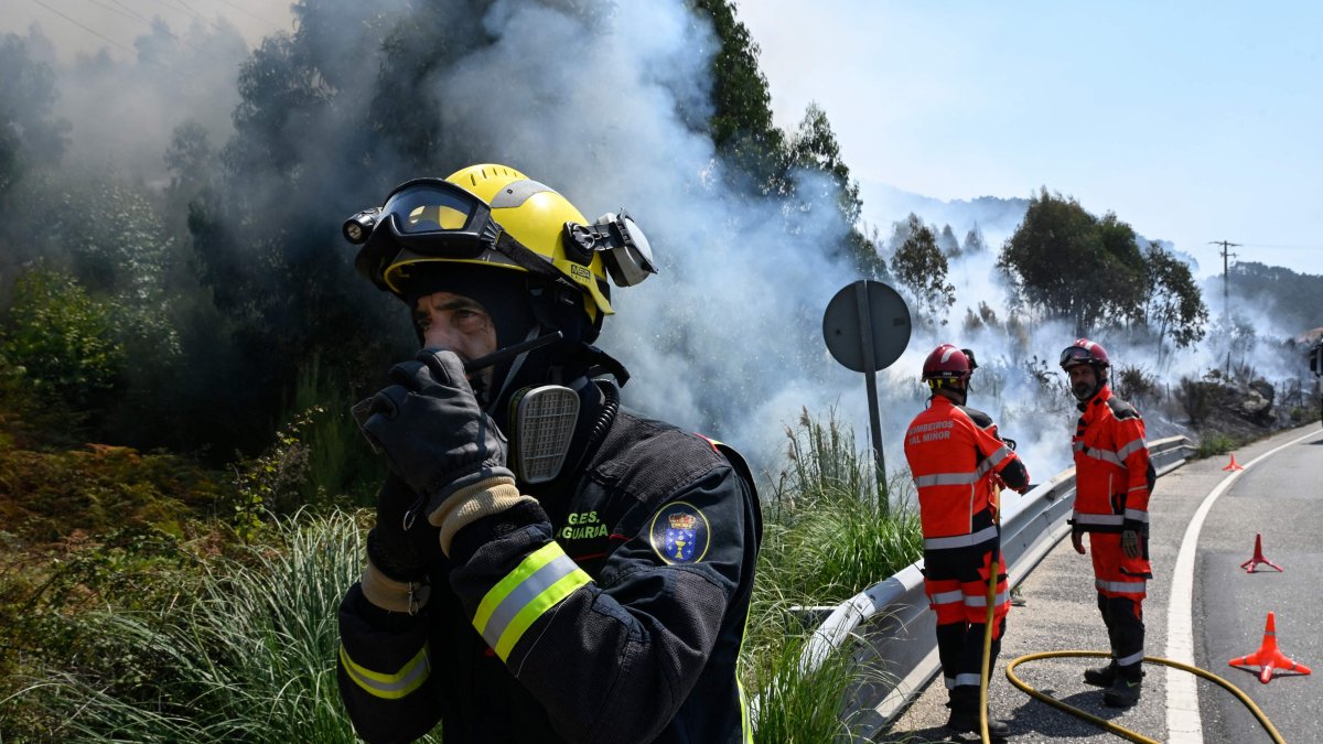 Spain’s deadly wildfires nearly contained, civil protection chief reports