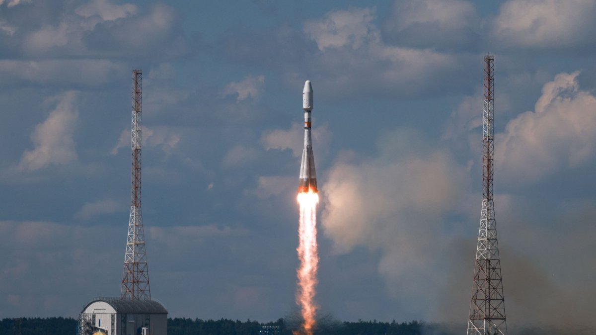 This handout picture, taken and released by the Russian space agency Roscosmos, shows a Soyuz-2.1b rocket booster with several satellites blasting off from the Vostochny cosmodrome outside the city of Uglegorsk, in the far eastern region of Amur, Russia, July 25, 2025. (AFP Photo)