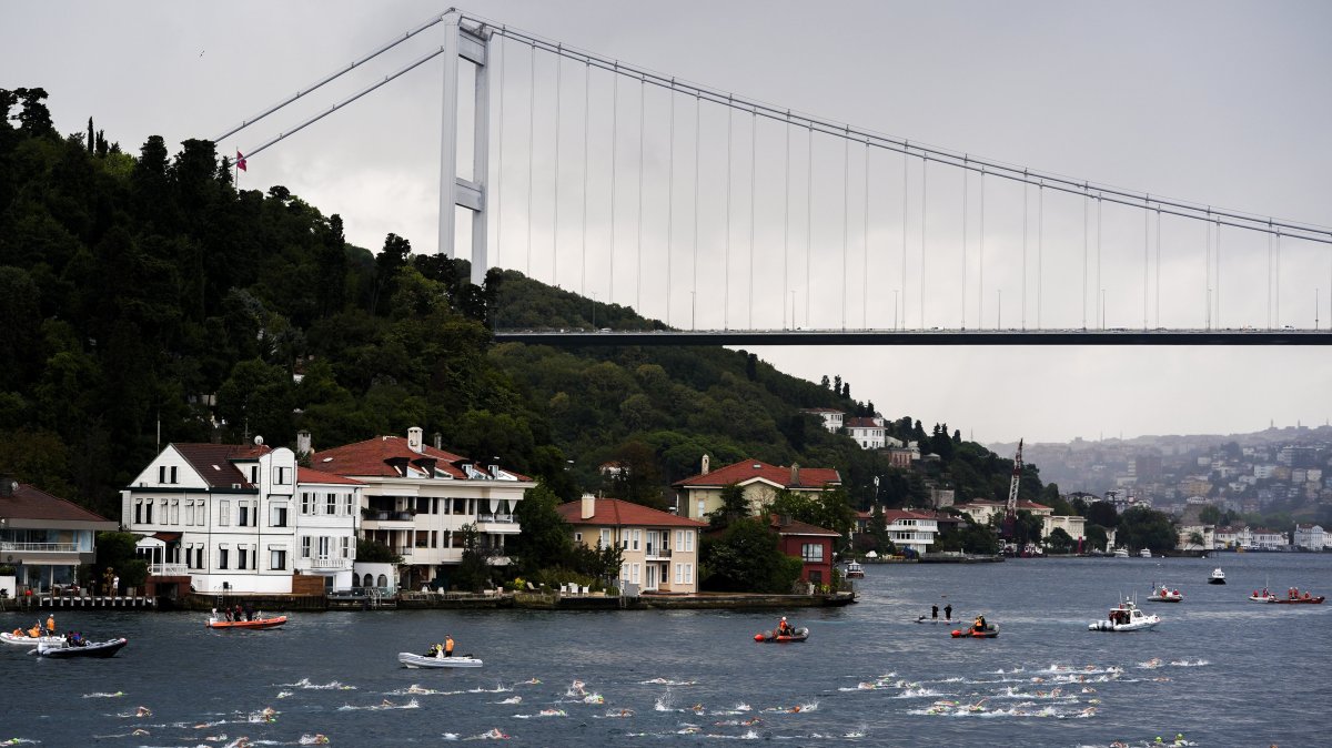 Swimmers in action during the 37th Bosporus Cross-Continental Swimming Race in Istanbul, Türkiye, Aug. 24, 2025. (AA Photo)
