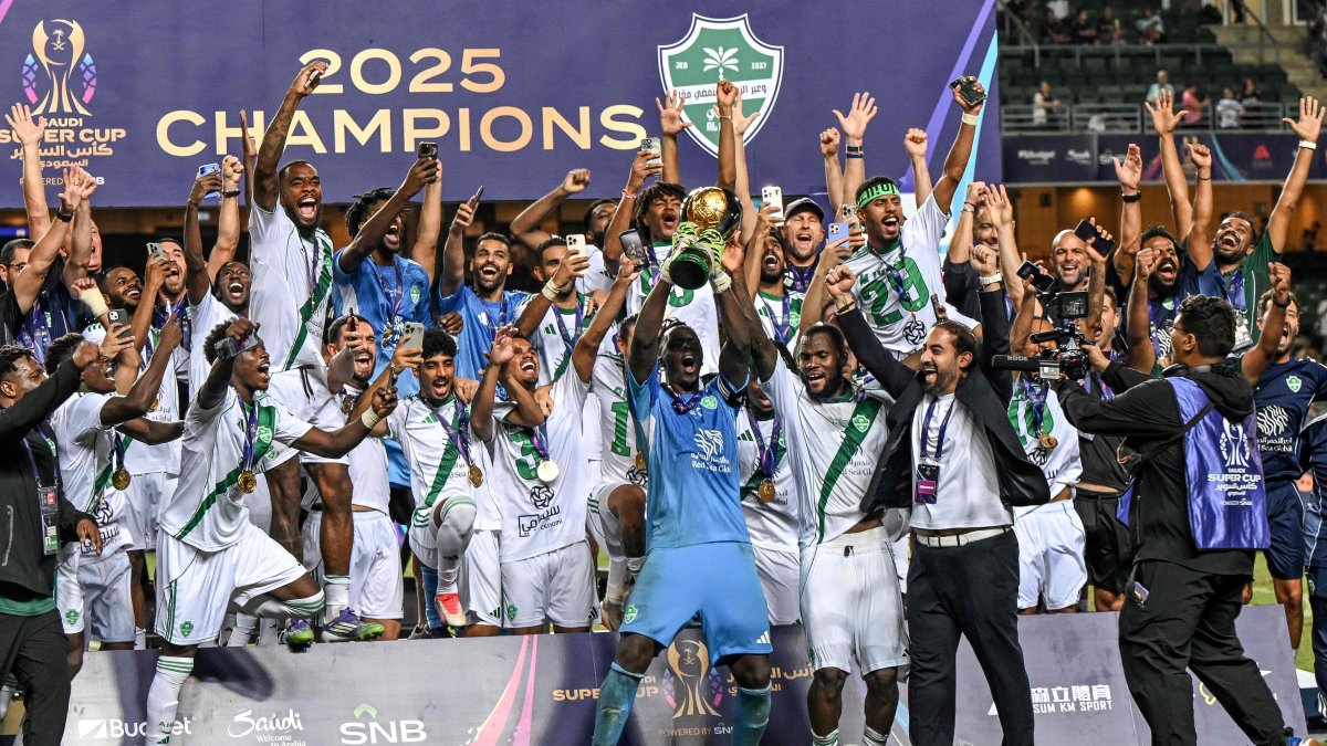 Al-Ahli players celebrate with the Saudi Super Cup trophy after beating Al-Nassr in Hong Kong, Aug. 23, 2025. (AFP Photo)